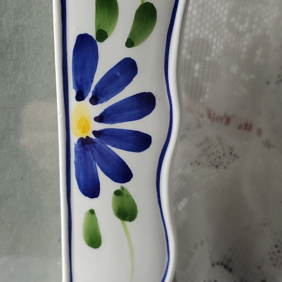 Ceramic Picture Frame with Scalloped Edge - Picture 7 of 7